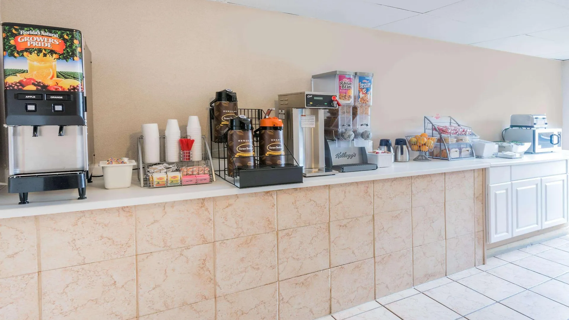 Super 8 By Wyndham Columbus Hotel