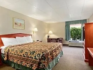 Super 8 By Wyndham Columbus Hotel