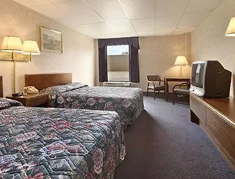 Super 8 By Wyndham Columbus Hotel