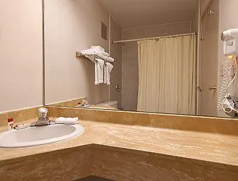 Super 8 By Wyndham Columbus Hotel