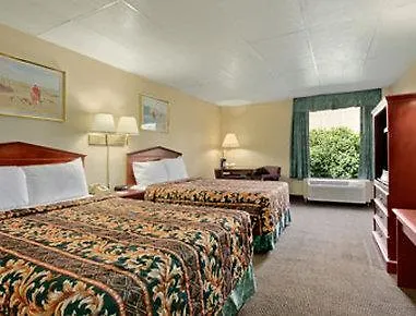 Super 8 By Wyndham Columbus Hotel
